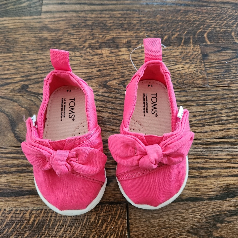 TOMS Slip Ons